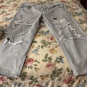 16 short American Eagle Distressed Jeans